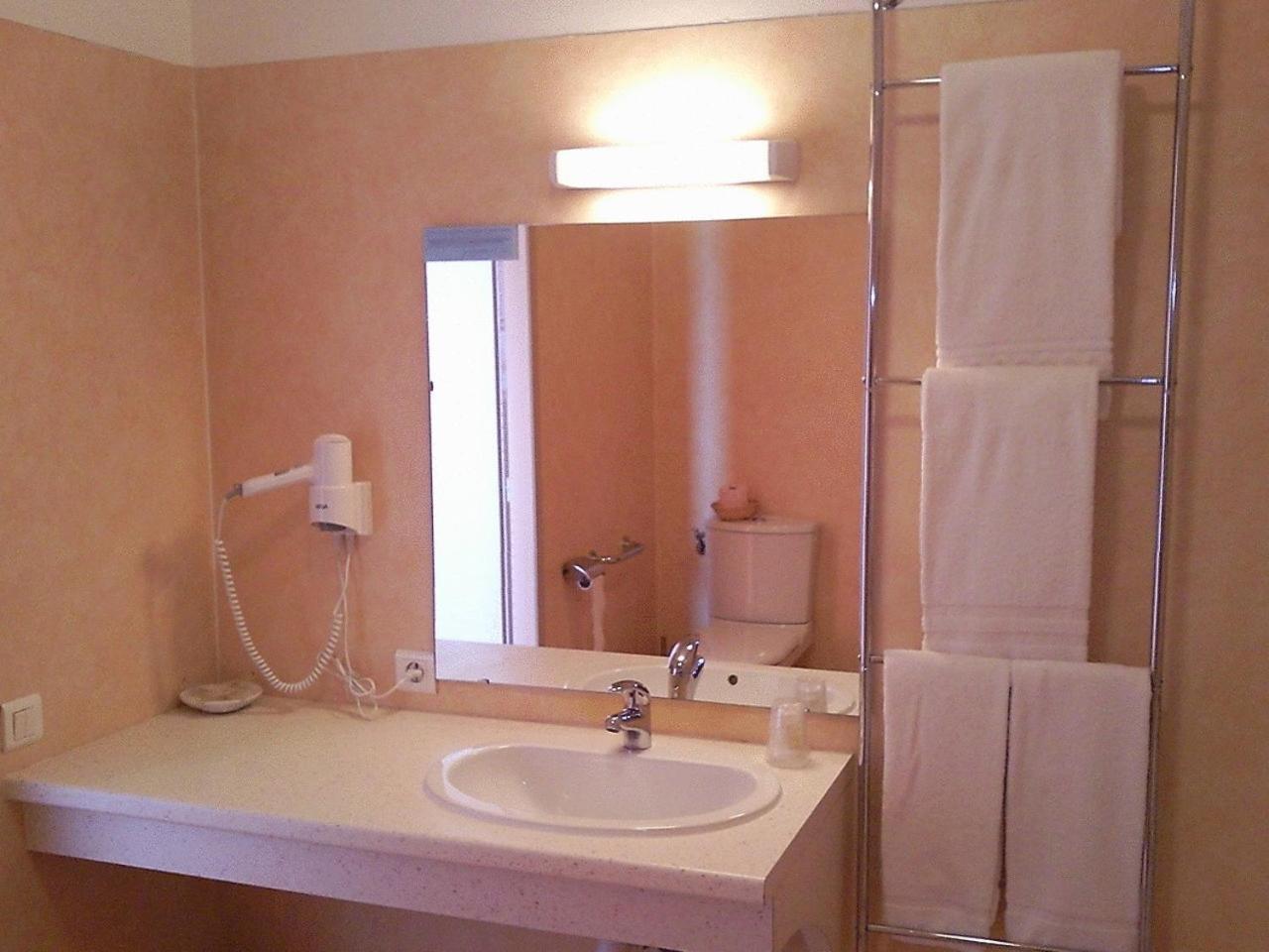 Logis L'Auberge Du Quercy Blanc Molieres  Ngoại thất bức ảnh
