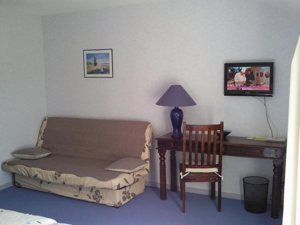 Logis L'Auberge Du Quercy Blanc Molieres  Ngoại thất bức ảnh