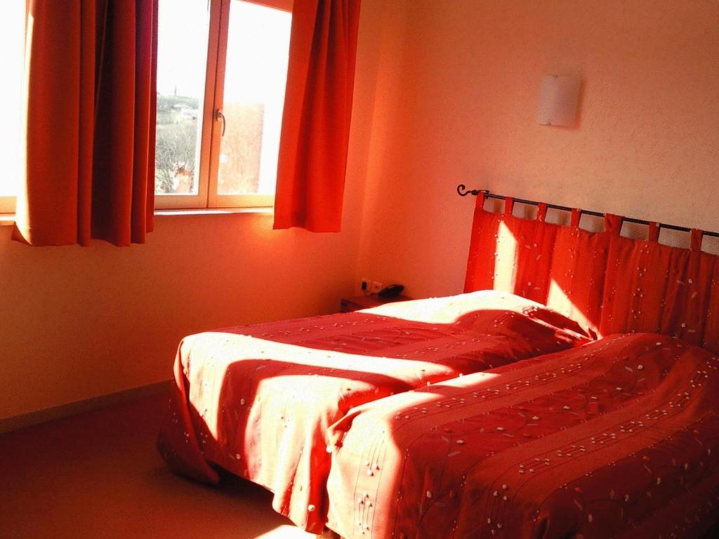 Logis L'Auberge Du Quercy Blanc Molieres  Ngoại thất bức ảnh